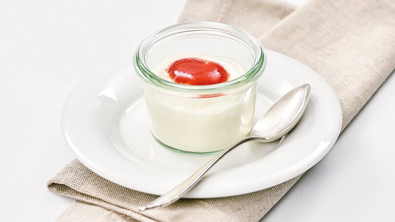Crème au séré et fraises sous forme de purée