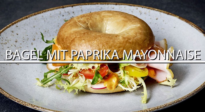 Bagel mit Paprika-Mayonnaise